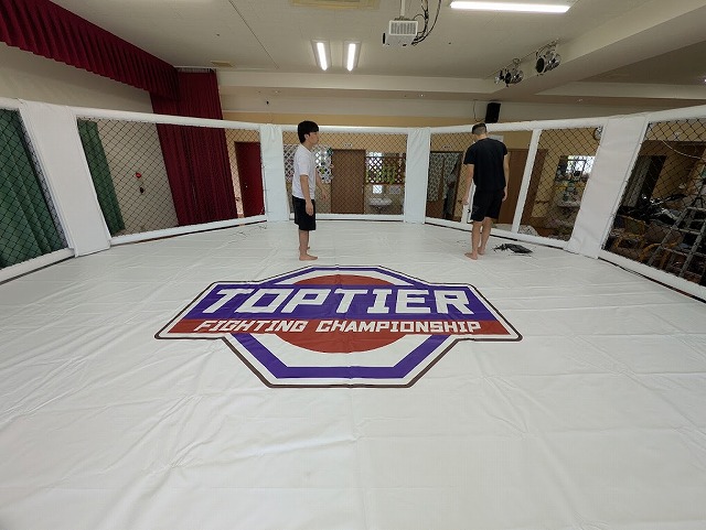 格闘技MMAケージ